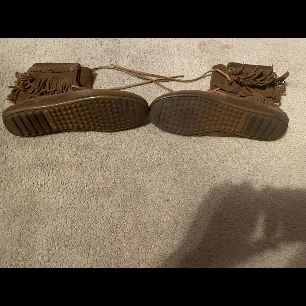 MINNETONKA shoes 👞 - Picture 4 of 4